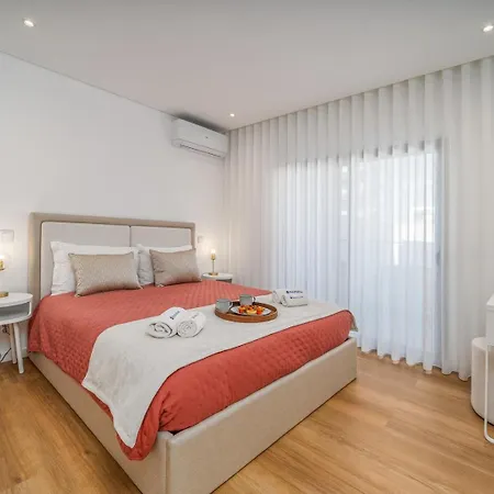 Elegant Retreat With Pool & Terrace By Hostwise アパート Montes de Alvor