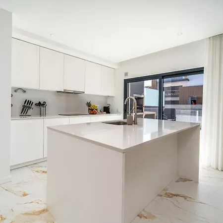 Elegant Retreat With Pool & Terrace By Hostwise Montes de Alvor