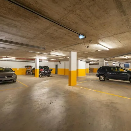 Elegant Retreat With Pool & Terrace By Hostwise *