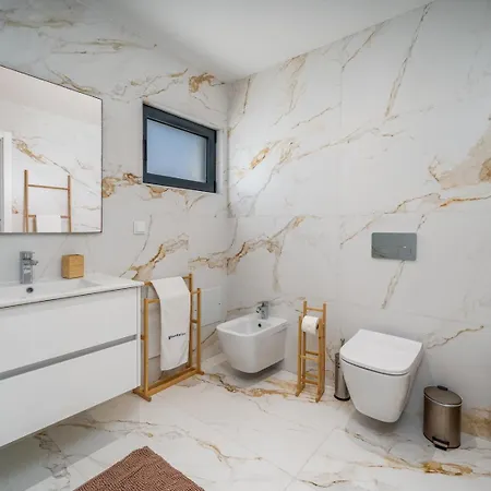 Apartman Elegant Retreat With Pool & Terrace By Hostwise Alvor