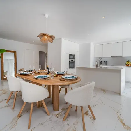 Elegant Retreat With Pool & Terrace By Hostwise *