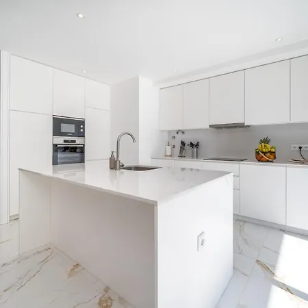 Elegant Retreat With Pool & Terrace By Hostwise Lejlighed