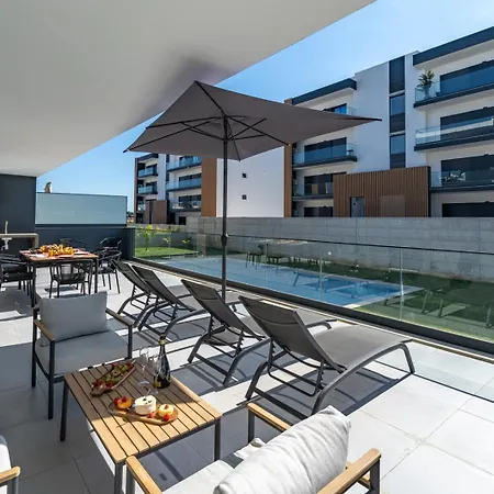 Lejlighed Elegant Retreat With Pool & Terrace By Hostwise *