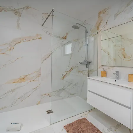 Elegant Retreat With Pool & Terrace By Hostwise Lejlighed *