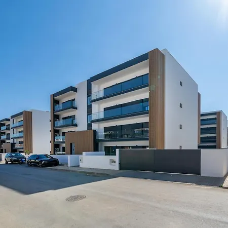 Appartamento Elegant Retreat With Pool & Terrace By Hostwise Alvor